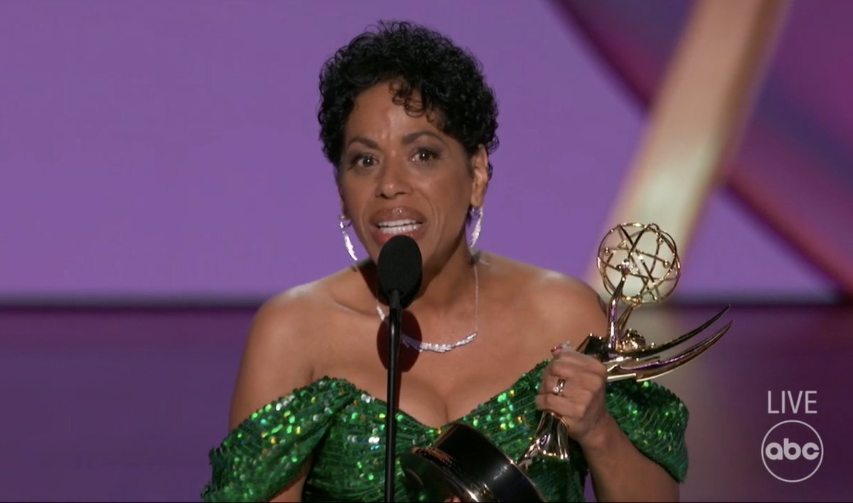 #TheBear's Liza Colón-Zayas: "To all the Latinas looking at me: keep believing and vote. Vote for your rights." #Emmys