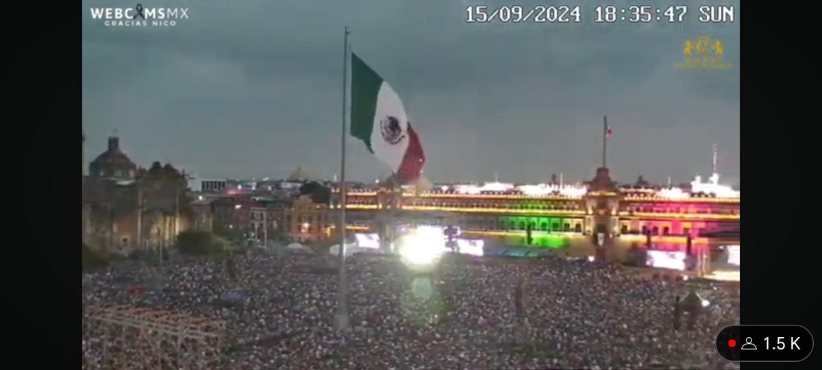 Fer2_4T's tweet photo. #15DeSeptiembre
#VivaMéxico
Un zócalo lleno y abarrotado 🤔
Pero si la derecha juraba y perjuraba que ya nadie queria a ANLO
Una vez más se demuestra con hechos a la #OposicionTotalmenteDerrotada y #traido https://t.co/piEEh3LgeD