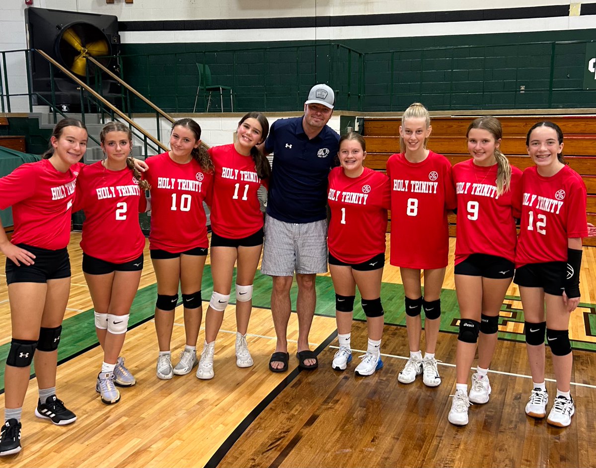 emilyhenry4's tweet photo. @HTS_Eagles @MrMo_HTS 
I am continually impressed how the HTS teachers and staff show up to support the students.  Thank you @MrMo_HTS for coming to watch the 8th grade games tonight! https://t.co/nAWjzVq7te
