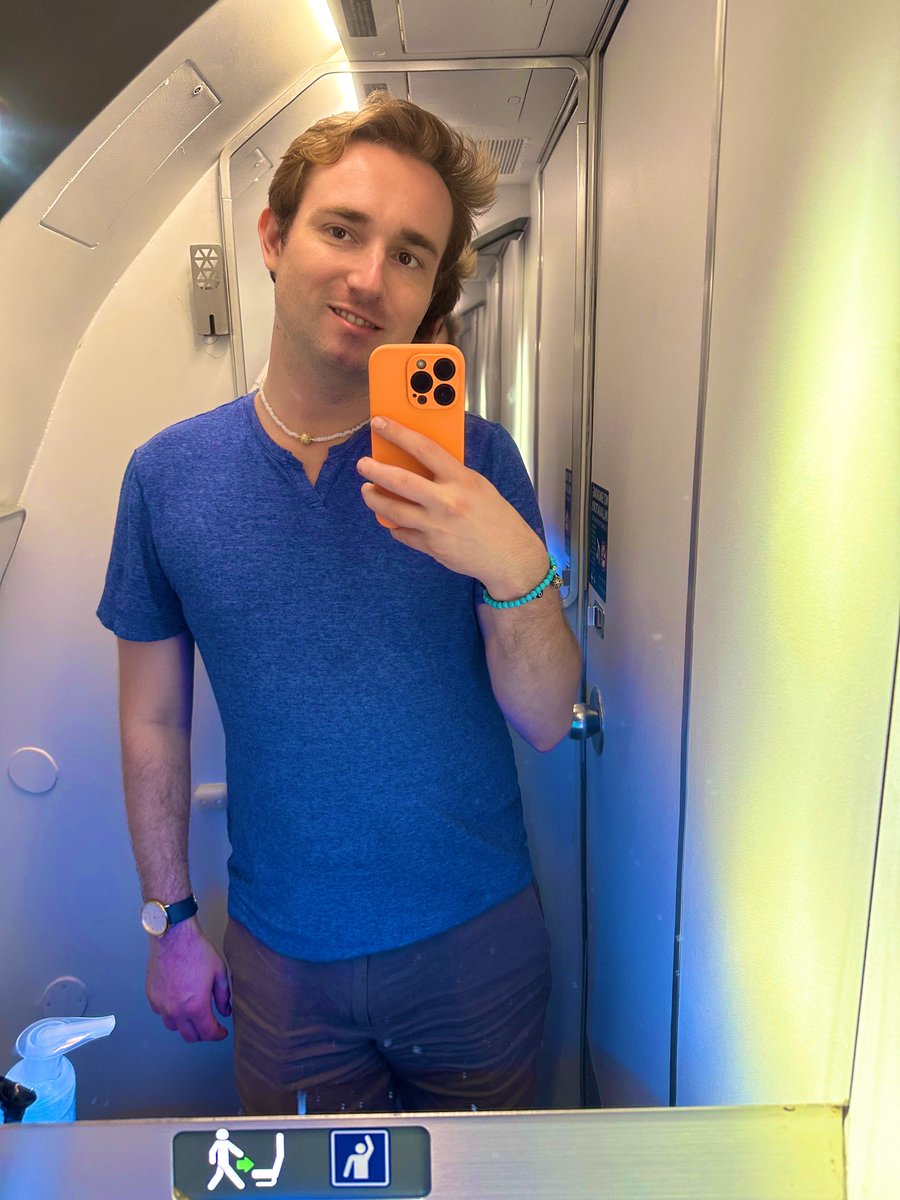 mattpcal's tweet image. Airplane bathroom lighting went crazy tonight wtf
