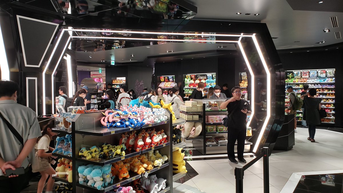 Davecko's tweet image. Spent the day in Shibuya at the Pokemon Center &amp;amp; the Nintendo store!

Later we hit up Shinjuku at a cocktail bar with no menu - tell them a bit about what you like &amp;amp; they custom tailor the perfect drink. Also hit up Pawpads, a gay furry bar, and a bear club in the gay district &amp;lt;3