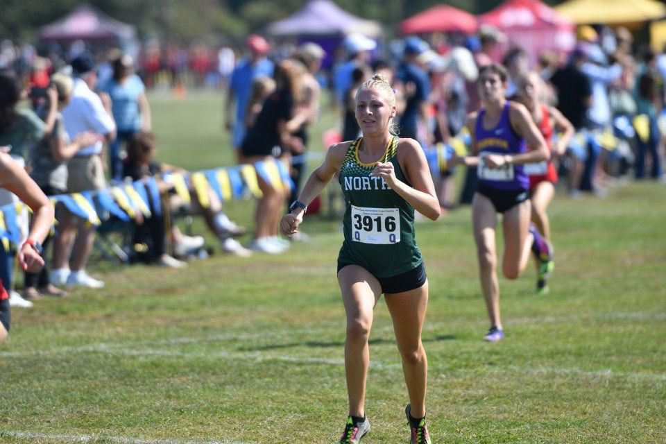 WNXCTF's tweet image. Good meet at Queensbury invitational!

Team was 11th out of 21 teams in the large school morning session

23rd out of 92 teams that competed

Melia was 4th in the large school morning race with a shiny new pr of 18:26 for the 5k! 

Kylie ran her 2nd fastest time ever!