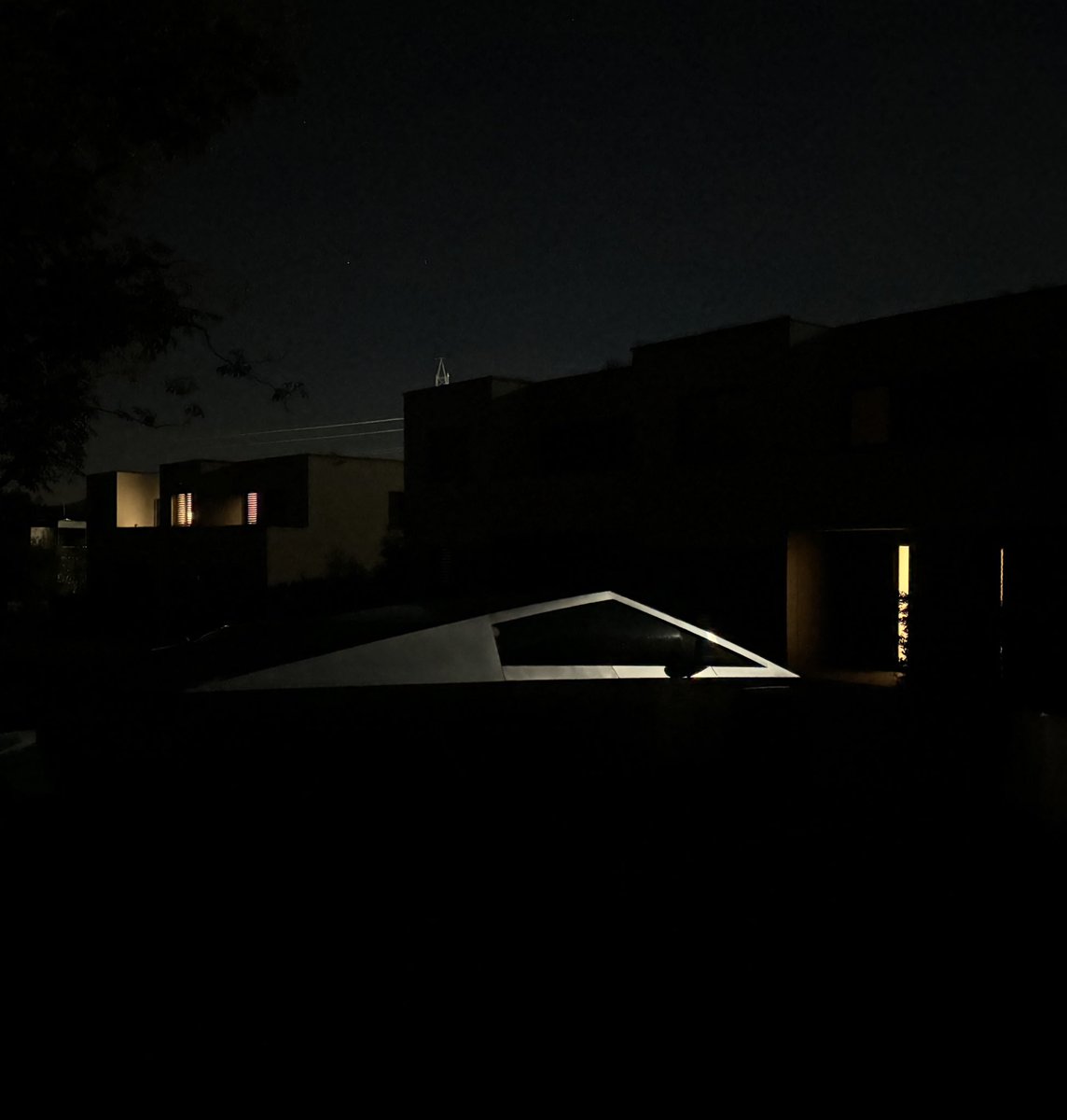 Looking out the window. This is earth 🌎 not mars - feels like being in the furure ✨