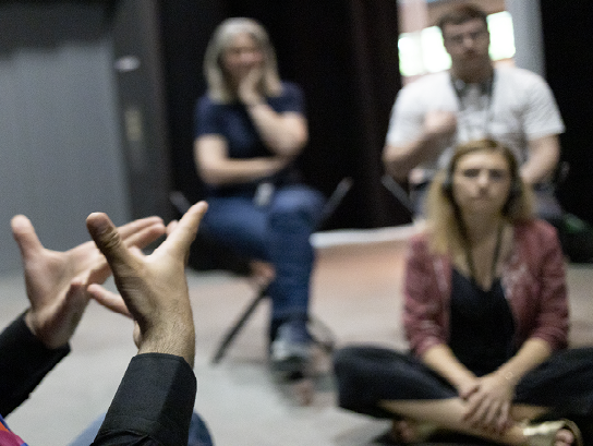 Neu 📢 #Führung in Gebärdensprache: „Punctum“ 

Am 22. September zeigt unser Guide Michel in #Gebärdensprache seine persönlichen Highlights der #Dauerausstellung und verknüpft sie mit seiner eigenen Fluchtgeschichte. jmberlin.de/punctum-fuehru…