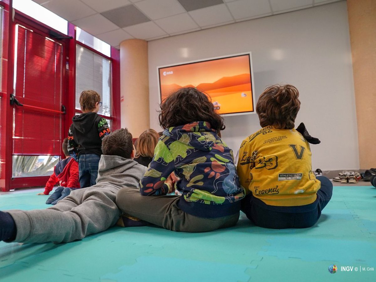 #INGVambiente si pone come obiettivo quello di divulgare, ma anche di far appassionare i più piccoli alle bellezze planetarie e spaziali; ce ne sono davvero tante, seguici per conoscerle!