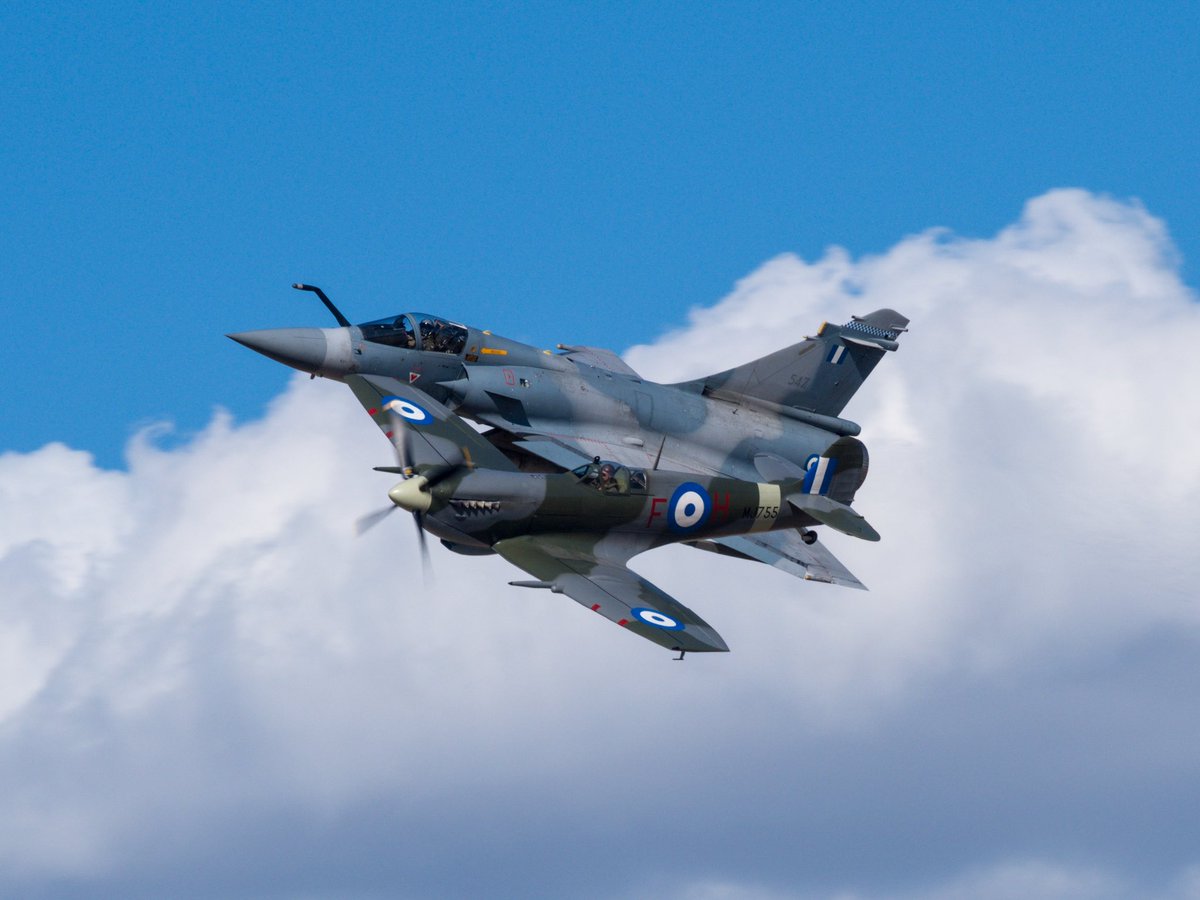 Heritage Flight 🇬🇷 
#Dash_5 #Mirage2000_5
<a href="/AthensFlyinWeek/">Athens Flying Week</a> <a href="/Nikos_Fazos/">Nikos Fazos</a> 📸