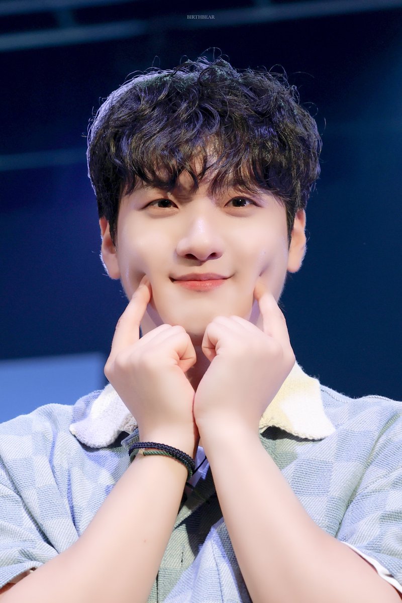 예쁜 달도 보고 동그랗고 말랑한 추석되세요🌕💙
#LUCY #신광일 #광일