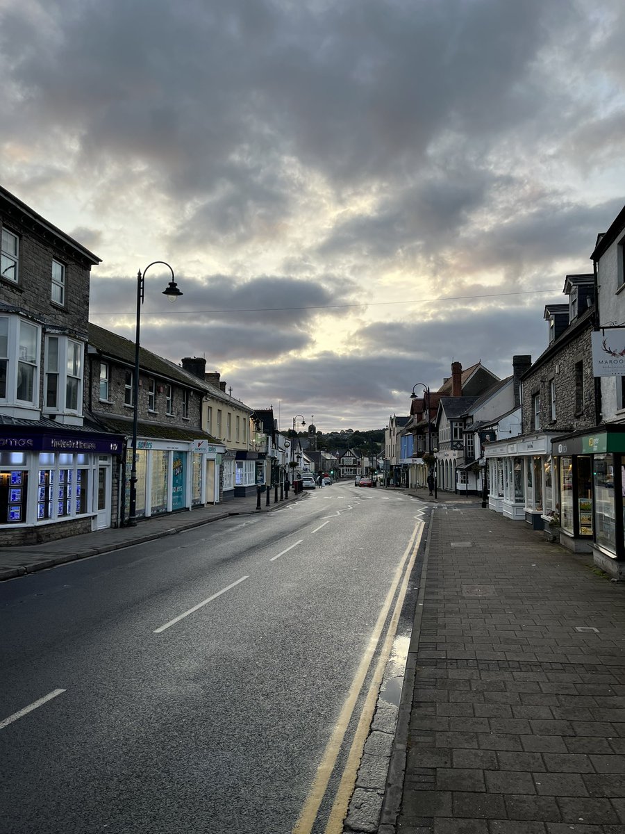 chrisglynn00's tweet image. Early morning stroll round Cowbridge. Beautiful place, made even better by the brilliant @CowbridgeMusic festival. Pleasure to be part of it last night with @Harriet__Burns @AliceNeary @MattFEATHERSTO3