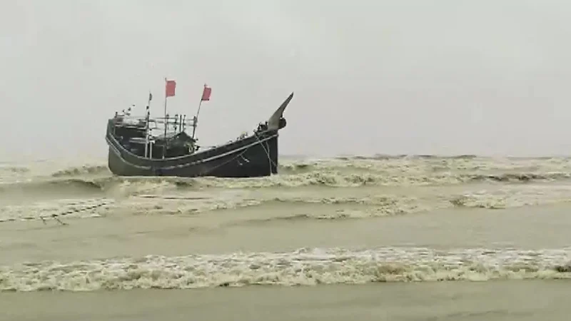 কক্সবাজার সৈকতে তিন দিনে ভেসে এল ছয় জেলের মরদেহ