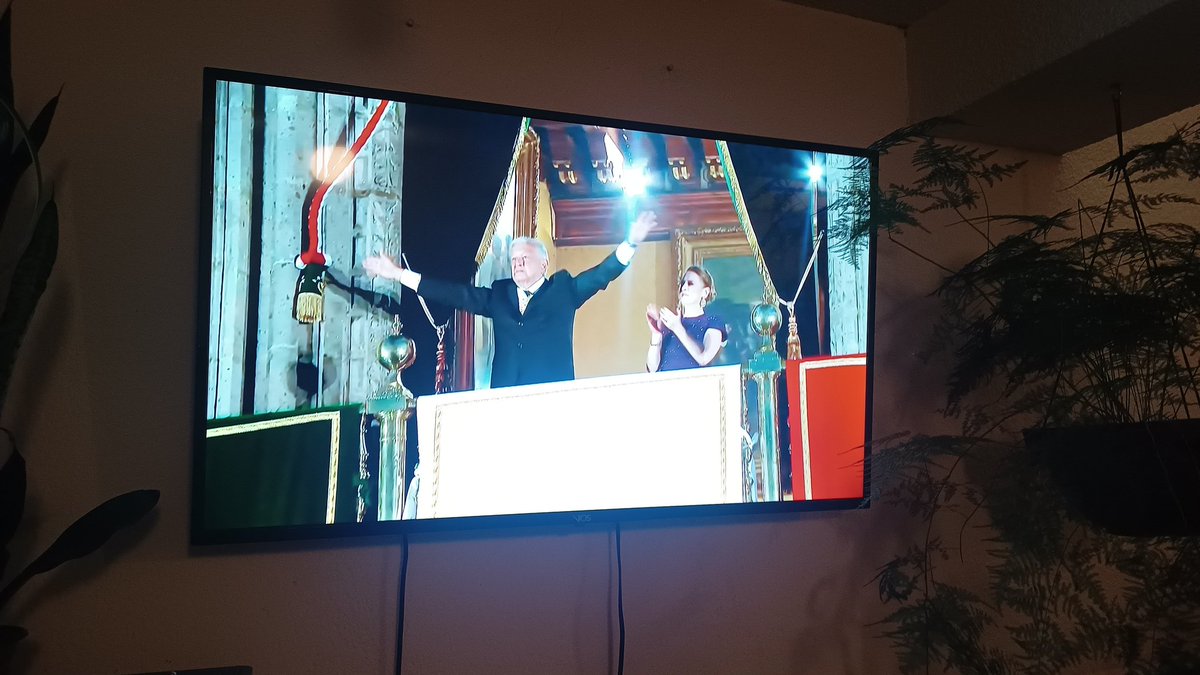 cintiabolio's tweet photo. ¡Gracias, Andrés Manuel @lopezobrador_ !
Misión cumplida del mejor presidente de México.
😈🇲🇽💜
#GraciasPresidente
#GritoConAMLO #4T https://t.co/jKCkD3N1Vg