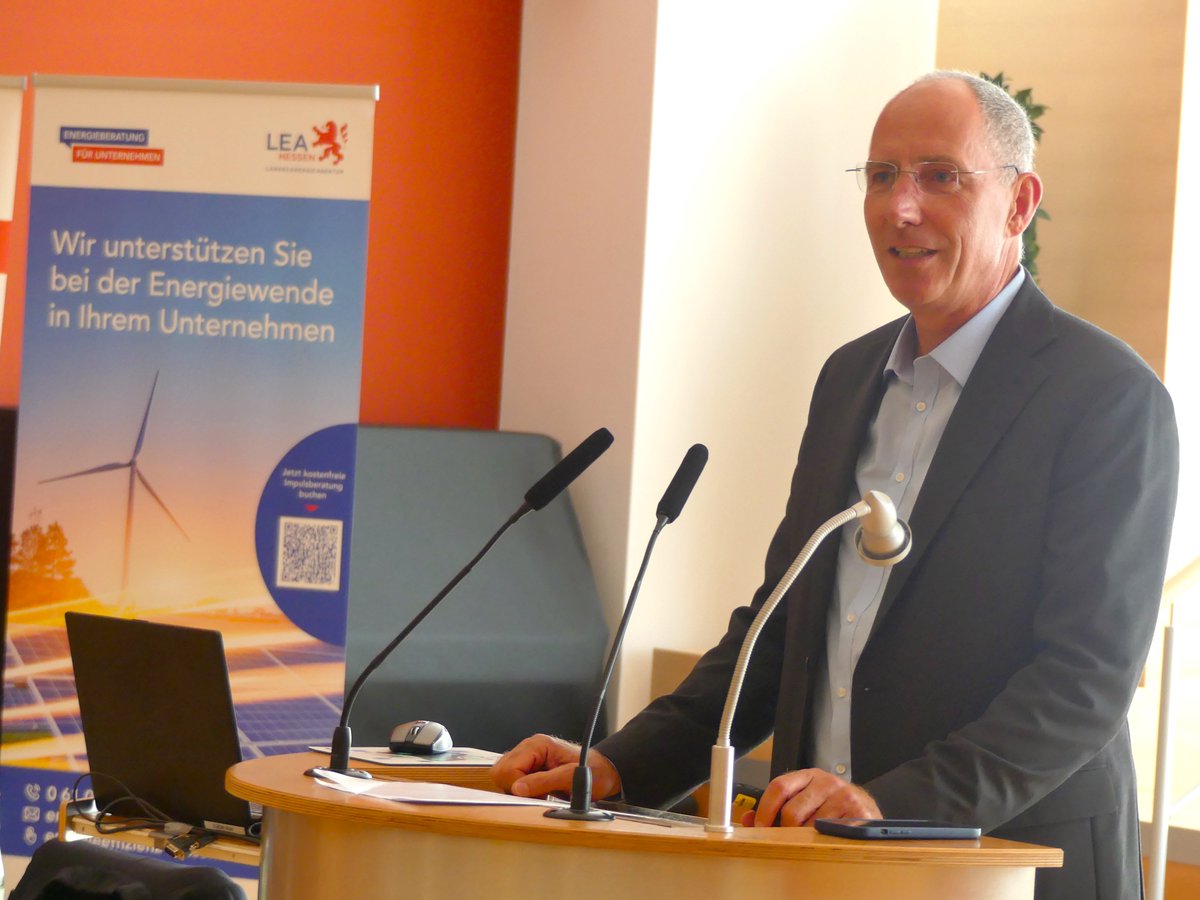 Auf unserer Jahrestagung am 5.9. sprach der Wetter- und Klimaexperte Thomas Ranft über Nachhaltigkeit. Er zeigte den beunruhigenden Stand des Klimawandels auf, macht aber Hoffnung auf eine grünere Zukunft. Inspirierend für unser Energieteam: <a href="/LEA_Hessen/">LEA Hessen</a> ➡️bit.ly/3MNJz80