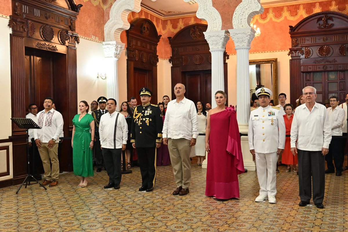 Turismo_Tabasco's tweet photo. 🇲🇽En #Tabasco también dimos el #GritoDeIndependencia con toda la algarabía que nos caracteriza 🇲🇽

Y es que hace unos minutos el gobernador @cmmerino conmemoró el tradicional grito de #Independencia desde Palacio de Gobierno

#VivaMéxico #VíveloEsTabasco #TabascoMemorable https://t.co/NDKmT9ljAJ