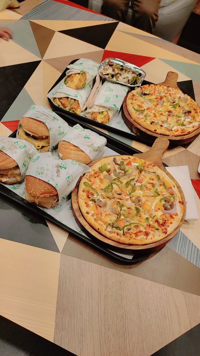 KarmiKarmjeet's tweet image. #Pizzaa😋