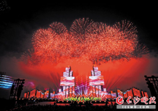 CharmofEast's tweet image. Enjoy a dazzling spectacle to celebrate the upcoming Mid-Autumn #Festival, as the 16th China (Liuyang) International Fireworks Cultural Festival lights up the sky as scheduled in #Liuyang, Hunan Province. #MoonGazing #MidAutumnFestival #CharmofEast

Setting off #fireworks and