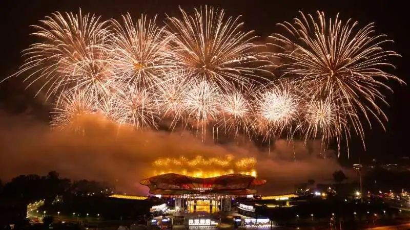CharmofEast's tweet image. Enjoy a dazzling spectacle to celebrate the upcoming Mid-Autumn #Festival, as the 16th China (Liuyang) International Fireworks Cultural Festival lights up the sky as scheduled in #Liuyang, Hunan Province. #MoonGazing #MidAutumnFestival #CharmofEast

Setting off #fireworks and