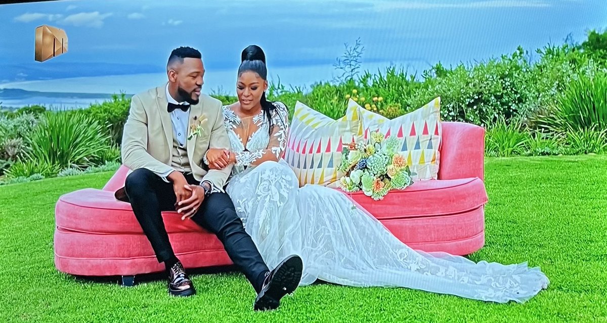 siphamandlamni1's tweet photo. My favorite couple from day one till the end. Love these two and am happy they decided to stay together. Their relationship will last forever. I pray and believe... ❤️😍😘 #MarriedAtFirstSight #Sebenzile #Boitshepo https://t.co/V1XHaITqud