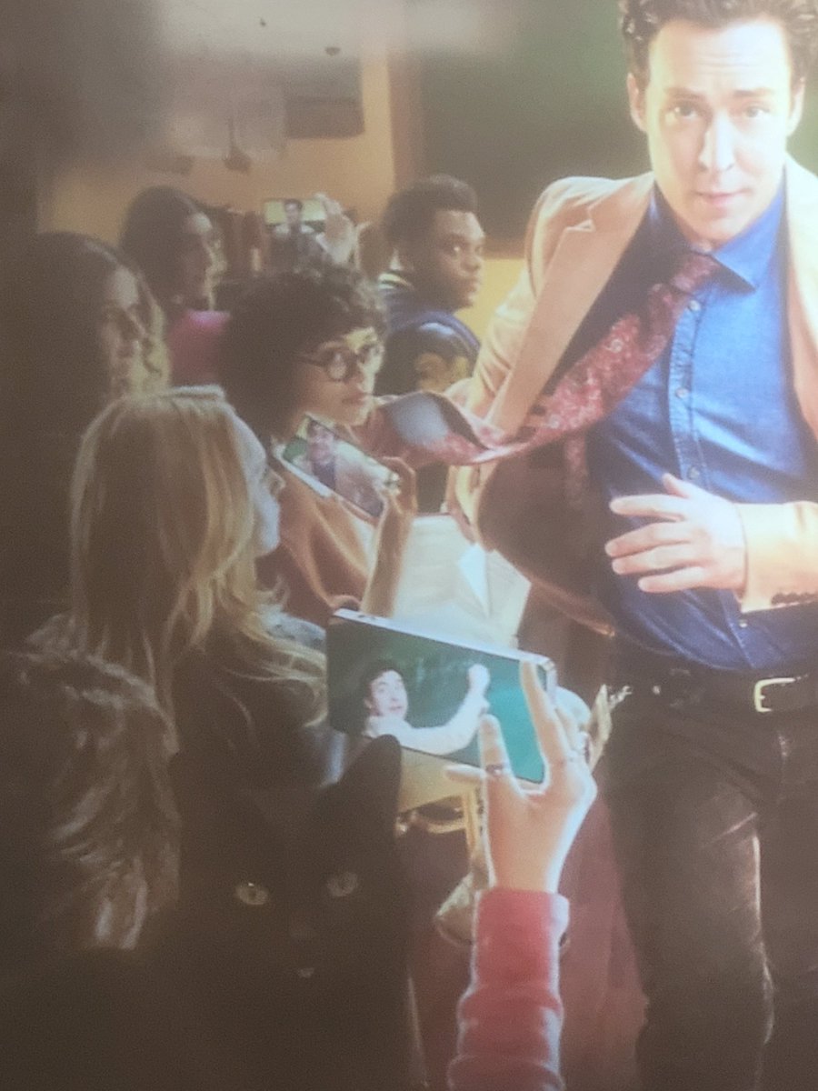 #englishteacher
When your show gets photo bombed by the rudest pussy ever.