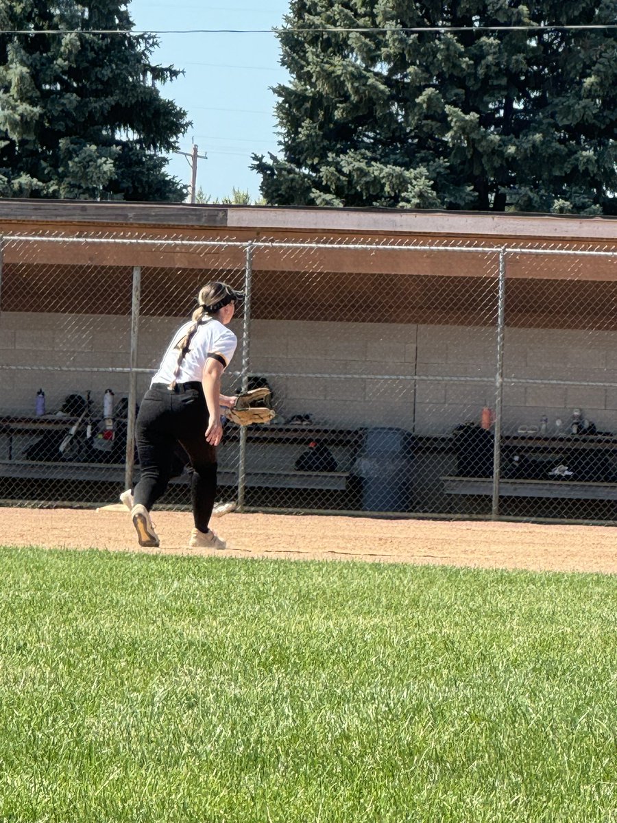 06Spikes's tweet photo. 2 former Spikes making their collegiate debuts this weekend. 
We see you @Tristin10h with the starting pitching and @quaid_mk! Good luck this year ladies. https://t.co/YRyyzlP81G
