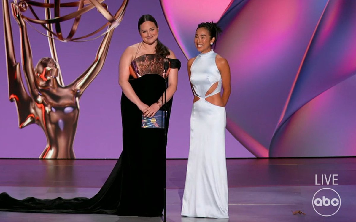 Lily Gladstone presenting 😍 That's it, that's the tweet.