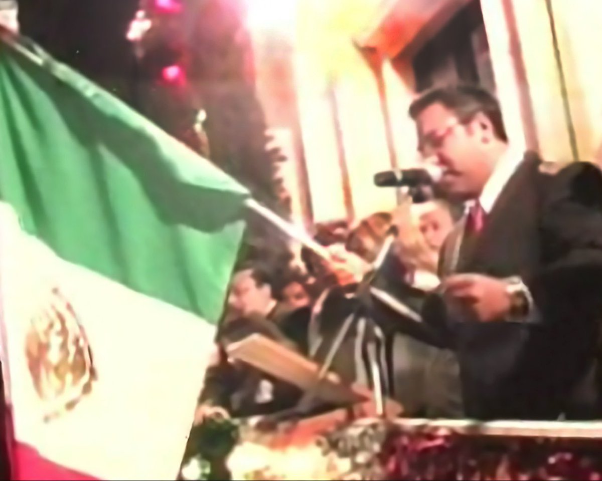 ramirezlalo_'s tweet photo. Nos preparamos para esperar el Grito de Independencia de nuestro presidente Andrés Manuel López Obrador @lopezobrador_, lo que me recuerda que en una noche como hoy, hace 20 años, di el Grito como presidente municipal de Comitán de Domínguez. 

Y no solo celebramos nuestra historia, también hemos hecho historia, porque hoy nuestro presidente Andrés Manuel López Obrador firmó el decreto para la publicación en el Diario Oficial de la Federación de la reforma constitucional al Poder Judicial, y tuvo como testigo de honor, a nuestra futura presidenta, la doctora Claudia Sheinbaum @Claudiashein.

Arengar es, sin duda, uno de los momentos más republicanos que podemos vivir los mexicanos, ya falta poco para la Nueva ERA.

¡Viva la reforma judicial! 
¡Vivan los héroes que nos dieron patria!
¡Viva Hidalgo!
¡Viva Morelos!
¡Viva Josefa Ortiz de Domínguez!
¡Viva Allende!
¡Viva Aldama!
¡Viva la independencia nacional!
¡Viva México!, ¡Viva México!, ¡Viva México!