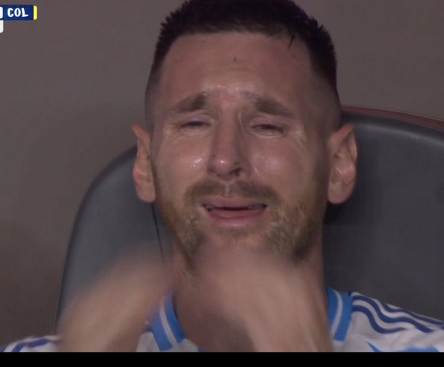 meltamszek's tweet photo. Así estoy después de ver qué Caro Trippar está embarazada https://t.co/DVE3IRIDHI