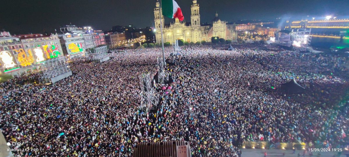 ericsoncr's tweet image. Gran fiesta en un Zócalo completamente lleno! 
El mejor Presidente de México, dará su último grito!
#GraciasPresidente 
#ReformaAlPoderJudicialYaQuedó