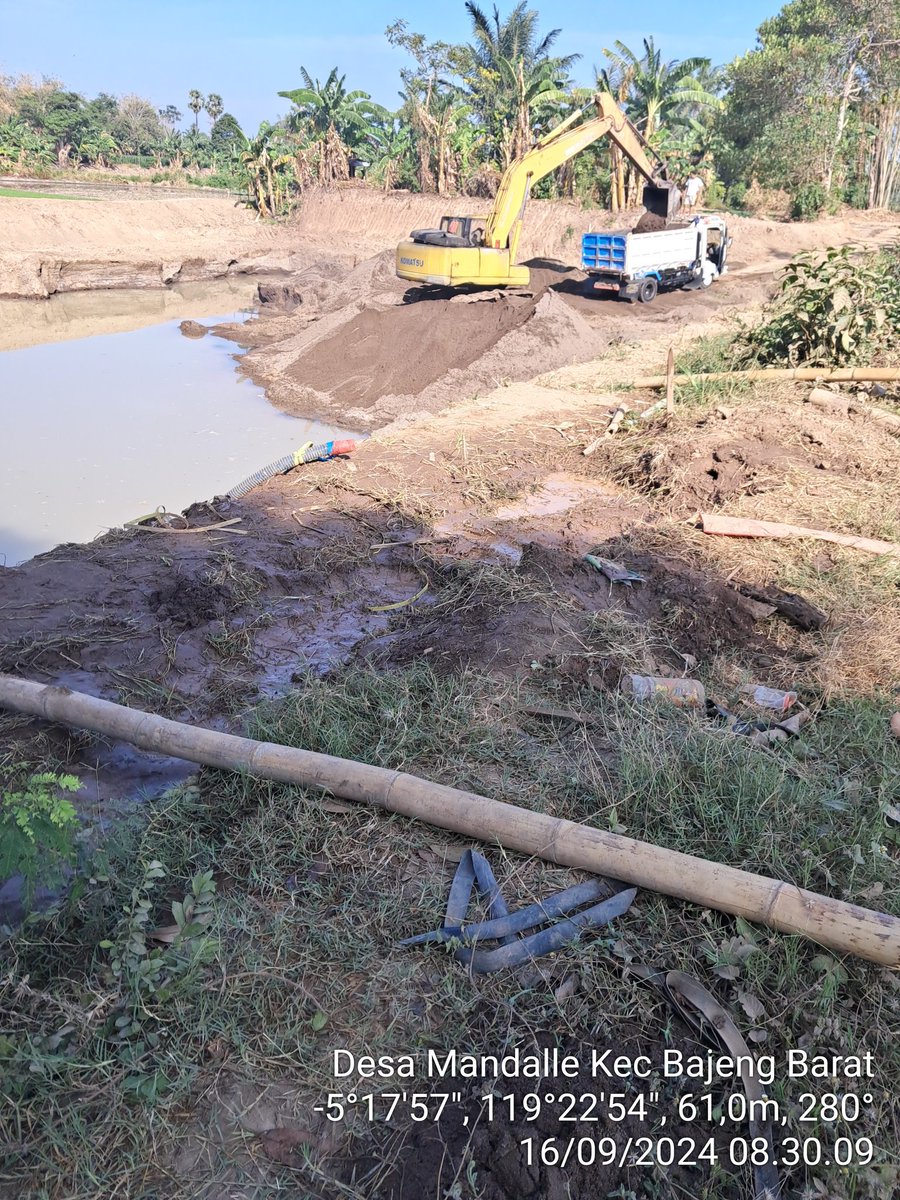 EdelweisMalino's tweet photo. Bukti Aktivitas Tambang Pasir Ilegal di Desa Mandalle Kec. Bajeng Barat Kab Gowa. Sul-Sel
Warga cukup resah dgn aktivitas tambang pasir ilegal ini. 

Cc : Pak @jokow , @ListyoSigitP
       @prabowo @DivHumas_Polri

@kompascom @tempodotco @tribuntimur @fajaronline @detikcom https://t.co/rPZJ2NYmEy