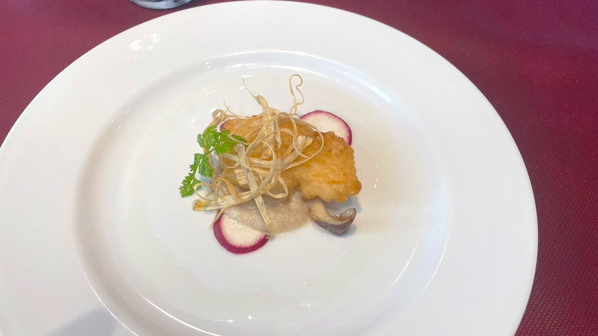 tooorima's tweet photo. ランチのBコース。魚介のドリアとカレイのフリット。基本ここに来ると魚食べてる。 https://t.co/MZTFaoWqgo