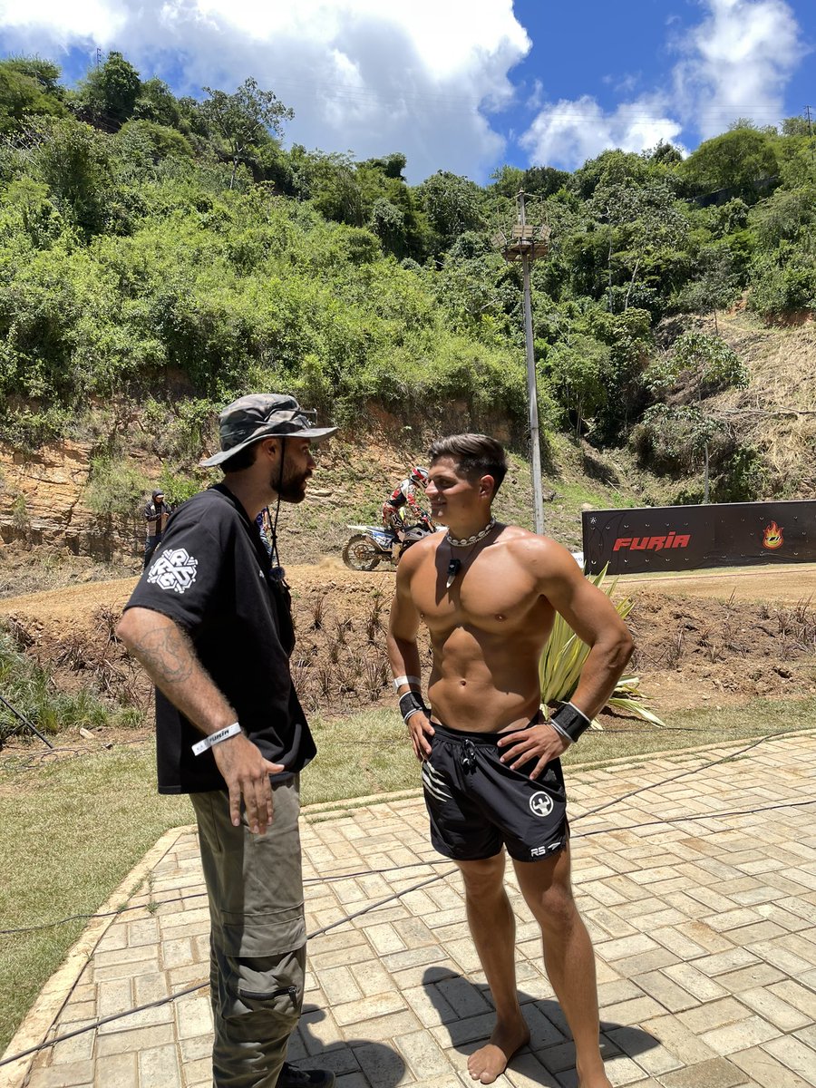 El tigre se convirtió en gato delante de mi 🗿