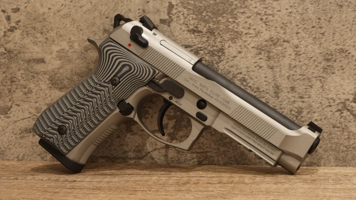 ウエスタンアームズのベレッタM92FS ブリガディアエリート。シルバーの