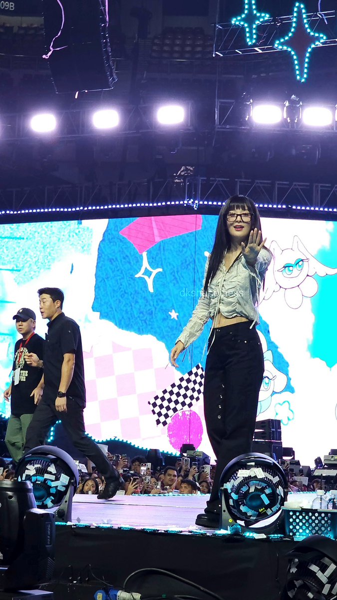 dkshappiness's tweet photo. sino ba naman ako para kawayan ni kang seulgi 2024 version 😭😭😭

I LOVE U SEULGI!! 💛
#RedVelvet_FANCON_TOUR_in_MANILA https://t.co/JUKROohNMm