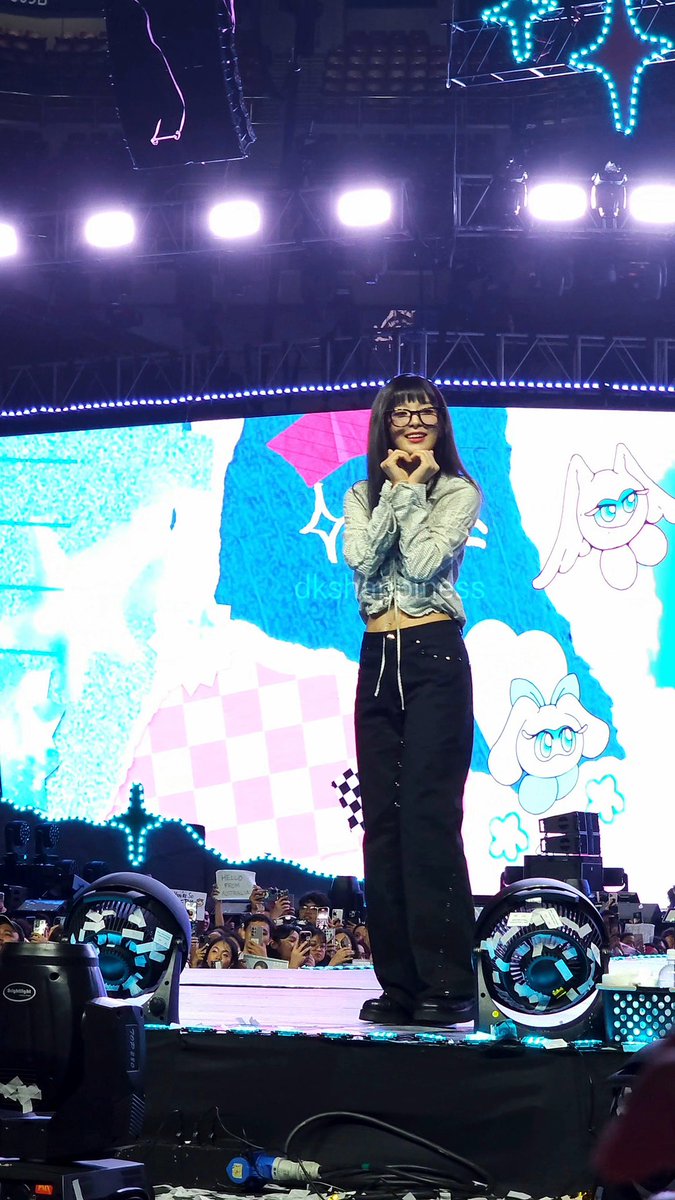 dkshappiness's tweet photo. sino ba naman ako para kawayan ni kang seulgi 2024 version 😭😭😭

I LOVE U SEULGI!! 💛
#RedVelvet_FANCON_TOUR_in_MANILA https://t.co/JUKROohNMm