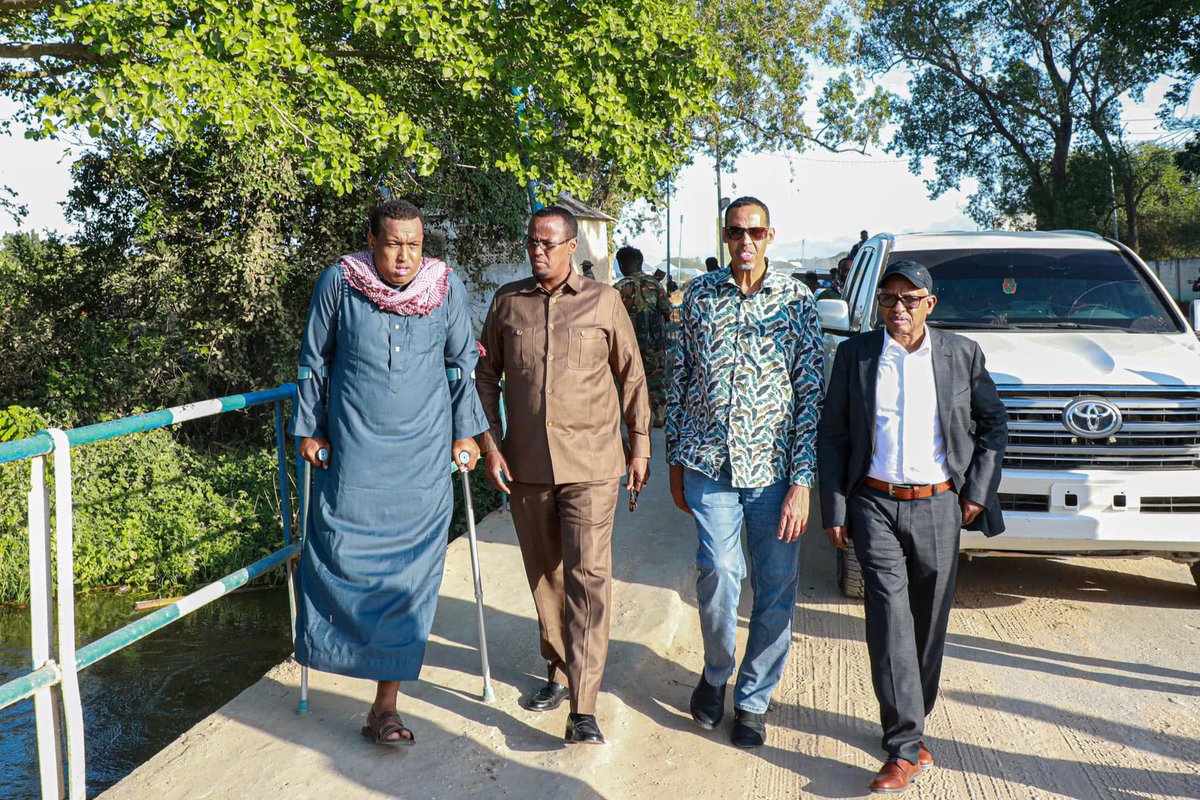 GudlaweHussein's tweet photo. In Bal’ad, to meet with commanders from the Somali National Army, and to mobilize local forces in the ongoing fight against Al-Shabaab. Our goal is to eliminate Al-Shabaab from the road connecting Jowhar to Balcad, as this road is vital for our economic development. https://t.co/i67ESCidd3