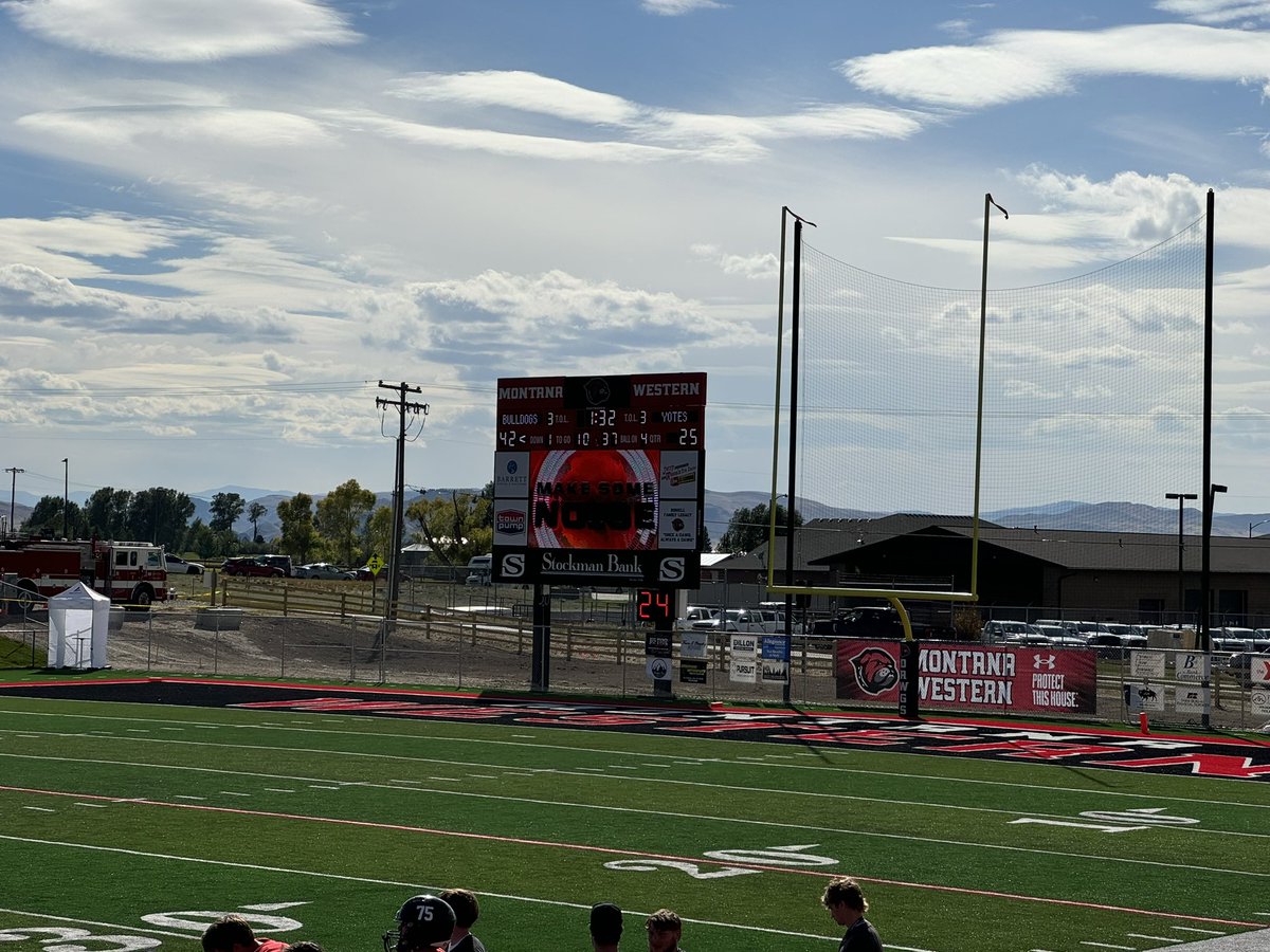 Thank you <a href="/Coach_Martello/">Riley Martello</a> for having me in Dillion!! The new stadium was electric during the game!!