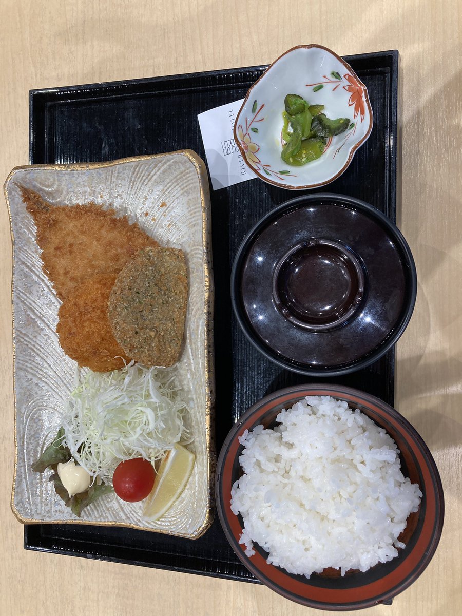 multitat's tweet photo. 沼津地元愛定食をいただきます。
#lovelive
#じもあいまつり_Day3 https://t.co/acvl8yHzj2