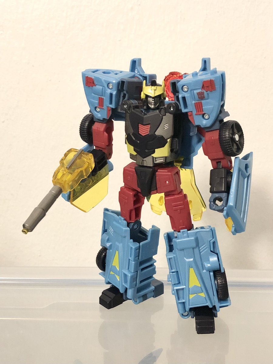 soyrapido's tweet photo. Transformers Legacy United Cybertron Universe Hot Shot #hotshot #transformers #transformerslegacyunited #transformerscybertron #hasbro #toyphotography #toycollection https://t.co/RAc6Mw6L26