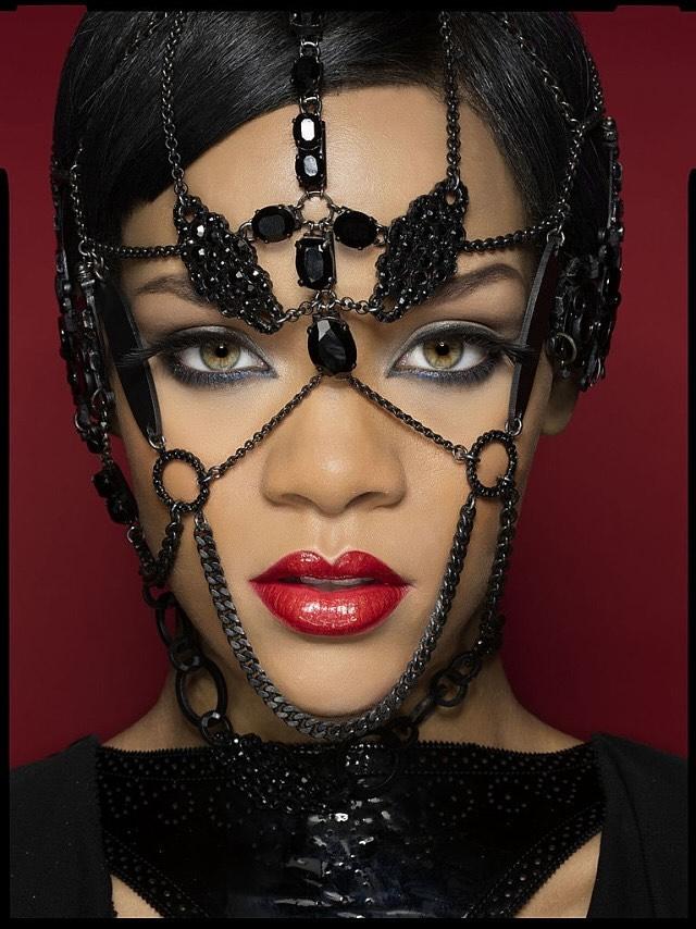 nostalgicsz's tweet photo. Rihanna photographed by Henry Leutwyler for Vibe Vixen (2007) https://t.co/FlJeXTg6kz