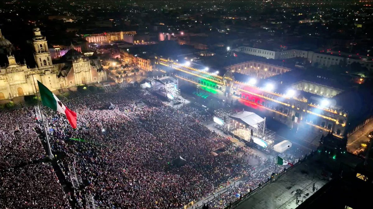 NoticiasGdl_Mx's tweet photo. ¡Imponente!🇲🇽 Así se ve el Zócalo para la presentación de la Banda MS y minutos después, el último Grito de Independencia de AMLO como presidente

#GritoDeIndependencia2024 https://t.co/YKpjowjRPI