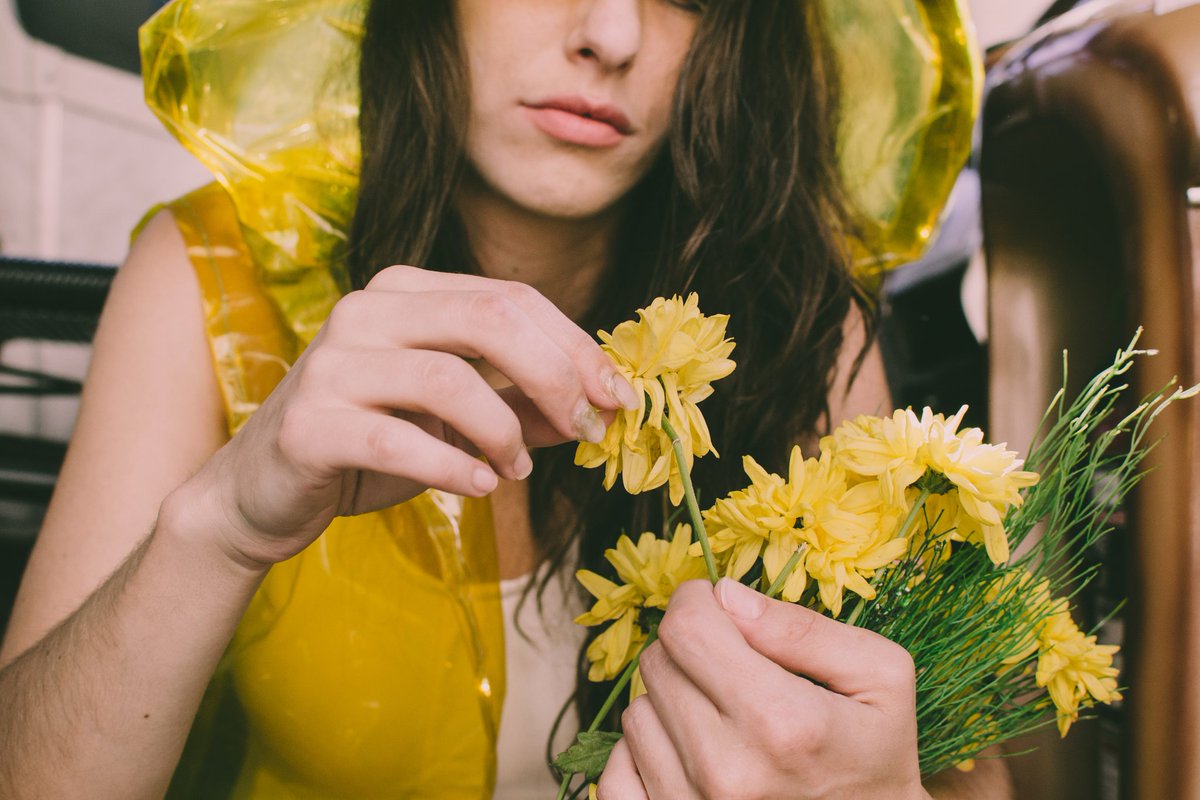 🌼Soñé que me daba un like y me desperté contenta... 
Así de barata estoy 🫠