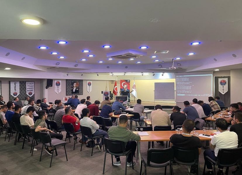 tisko_org_tr's tweet photo. Konfederasyonumuza bağlı Bilişim, Güvenlik ve Elektronik İşverenleri Sendikası (BİGİS)’in 2’ncisini düzenlediği, katılım ve ilginin oldukça yüksek olduğu eğitim seminerlerinden görüntüler. 

#TİSKO #BİGİS #seminer https://t.co/CBbS8tC62k