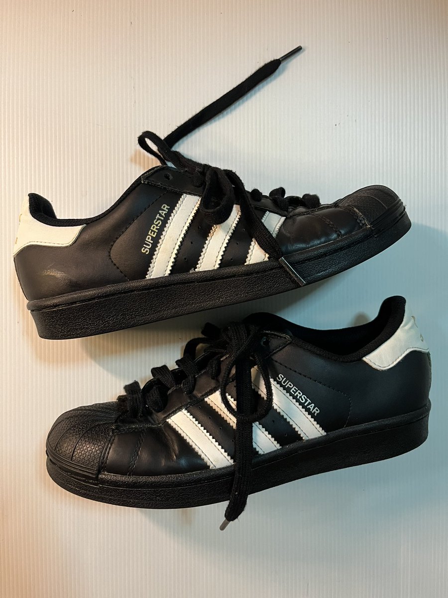 fourz1444's tweet photo. Superstar 37.5/23.5CM

990 รวมส่ง

แท้ 💯 รับประกัน

#รองเท้ามือสอง #รองเท้ามือสองของแท้ #อดิดาสซุปเปอร์สตาร์ #ปล่อยต่อ #เสื้อผ้ามือ2 #y2kthailand #adidassuperstar https://t.co/mH78lNwPi6