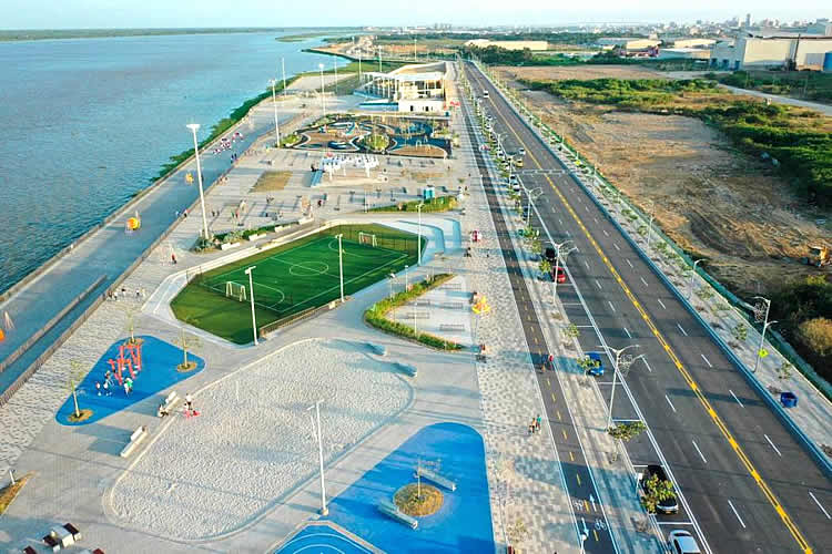 Debemos repensar en estos tiempos de altas temperaturas  si un playon de cemento como lo es el malecon del rio Magdalena en Barranquilla puede de verdad se considerado un gran atractivo turístico, ni un arbolito en todo su recorrido