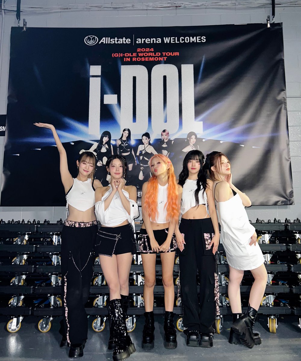 official_i_dle's tweet photo. [📸] 240915 @ 2024 (G)I-DLE WORLD TOUR [iDOL] IN ROSEMONT

네버랜드와 함께하는 순간은 언제나 꿈결 같아요 🎵
설렘 가득한 시간 선물해 주셔서 감사합니다!
앞으로도 서로의 곁에 있어 주기로 약속해요 🩷

#여자아이들 #GIDLE
#iDOL
#2024_GIDLE_WORLDTOUR https://t.co/4eBIFC5oBU