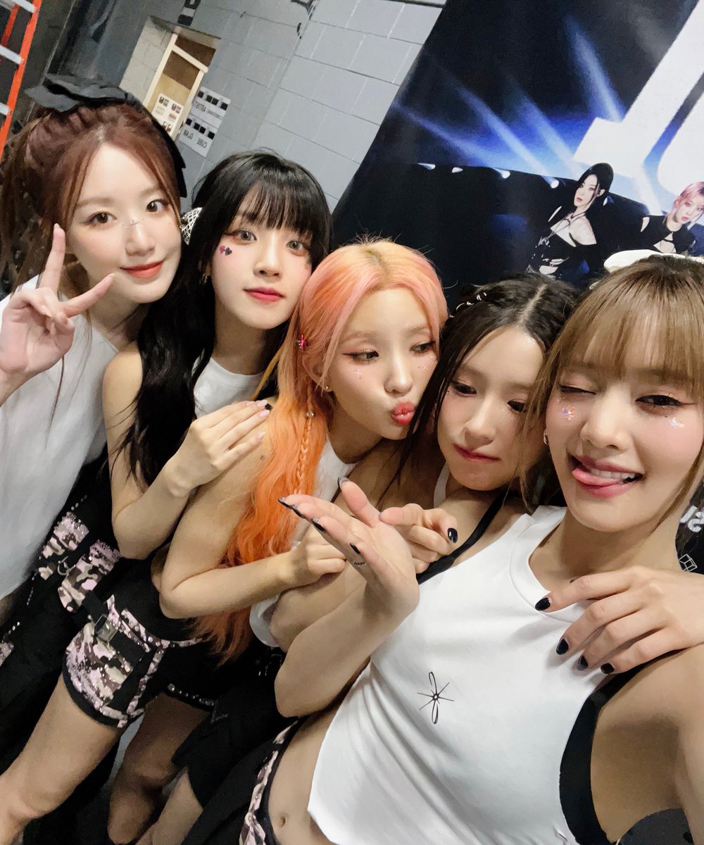 official_i_dle's tweet photo. [📸] 240915 @ 2024 (G)I-DLE WORLD TOUR [iDOL] IN ROSEMONT

네버랜드와 함께하는 순간은 언제나 꿈결 같아요 🎵
설렘 가득한 시간 선물해 주셔서 감사합니다!
앞으로도 서로의 곁에 있어 주기로 약속해요 🩷

#여자아이들 #GIDLE
#iDOL
#2024_GIDLE_WORLDTOUR https://t.co/4eBIFC5oBU