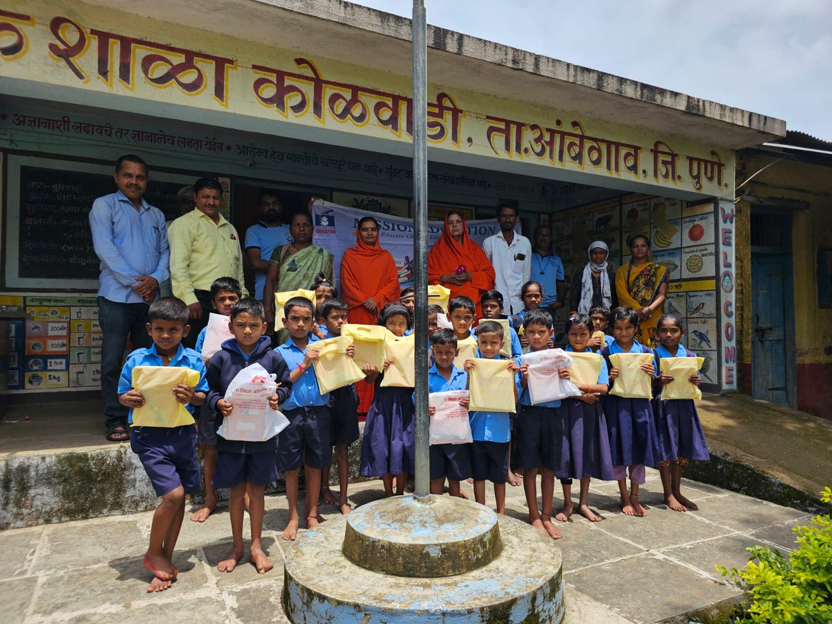 TheMsnEducation's tweet photo. On the auspicious occasion of ShriGurudevSatpaljiMaharaj's birthday,in the presence of M.Antarmukhibaiji,M.Subhadrabaiji,MissionEducation team-Pune,Maharashtra has distributed school stationery to 21 under privilege students of ZilaParishad PrimarySchool, Kolwadi,Aambegav, Pune. https://t.co/AUA3ImcqWg