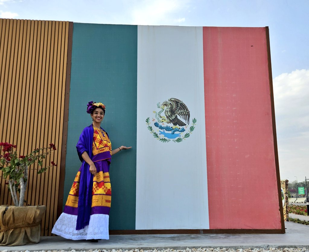 LogaJessica's tweet photo. Celebrar la independencia de 🇲🇽 es recordar nuestra lucha por la libertad y el orgullo de nuestras raíces. Es un honor y un orgullo ser servidora pública, servir a mi país y contribuir al bienestar y a la seguridad alimentaria de los mexicanos. Foto: Expo Doha 2023. Viva México! https://t.co/q5hekVcYSv