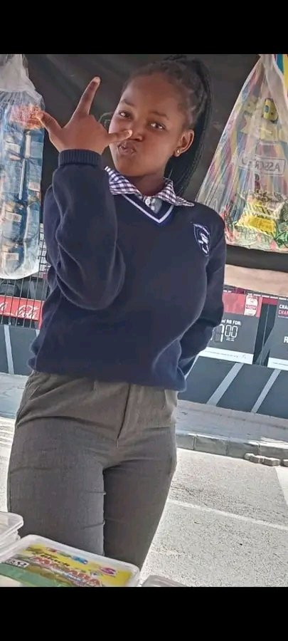 Am_Blujay's tweet photo. Missing Child Alert.⚠️⚠️⚠️

She was last seen on Thursday when she was sent to go buy bread and never came back.. If you happen to see her please contact this number 0687578217 thank you. 🙏🏽 https://t.co/zaydmZX8Z9