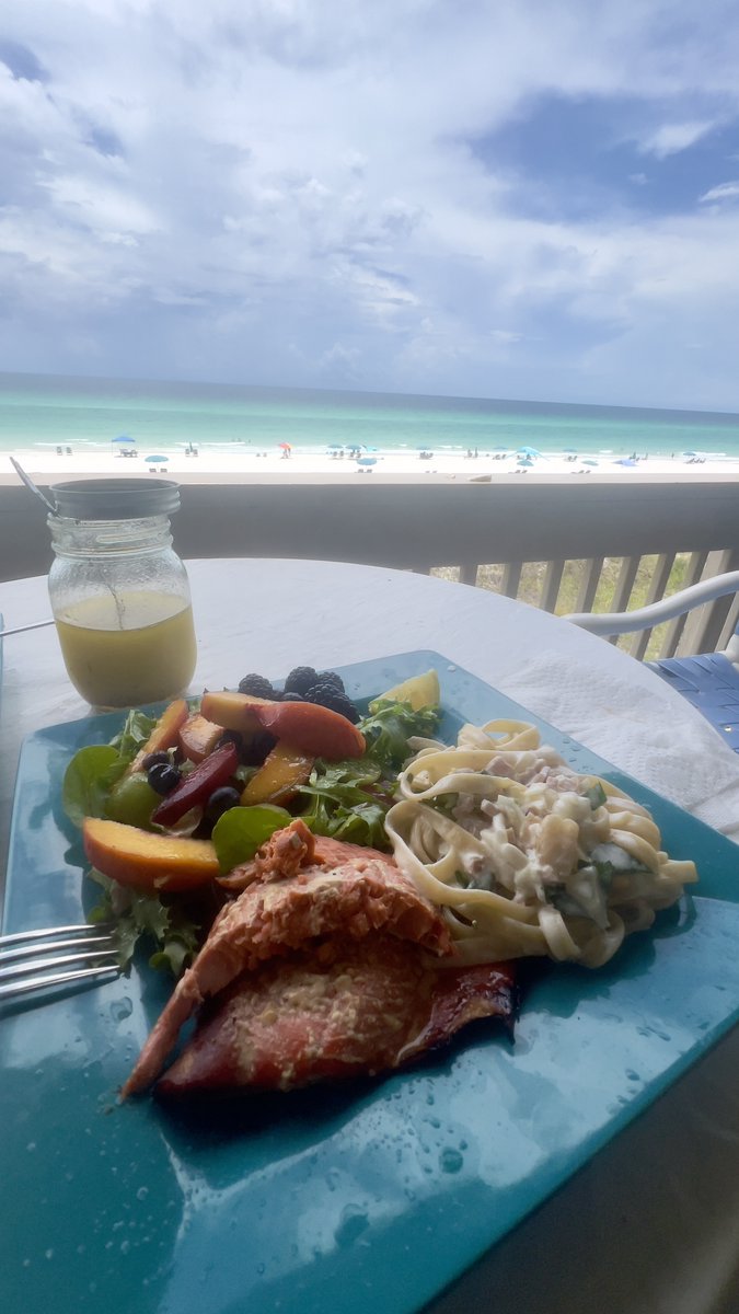 tstaylortokyo's tweet photo. When you travel everywhere with a gourmet chef. Delicious lunch near Seaside, Florida. https://t.co/htvnutTAfO