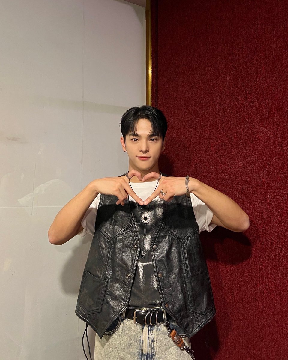 김우진 KIM WOOJIN tweet media