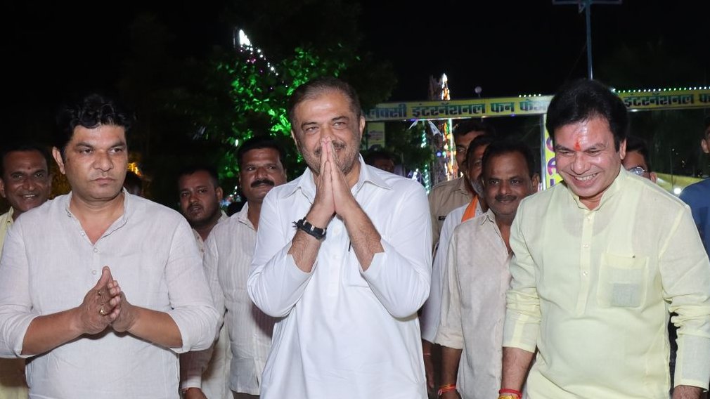 prasanna_tidke's tweet photo. मौदा येथे श्री गणरायाच्या आरतीला माजी मंत्री सुनीलभाऊ केदार, रामटेक लोकसभा क्षेत्राचे खासदार श्यामकुमार बर्वे यांनी विशेष उपस्थिती लावली. यावेळी मौदा गणेश उत्सव समितीच्या वतीने त्याचा सत्कार केला. 

#Mouda #GanpatiBappaMorya #Nagpur https://t.co/UPJAXC82Me